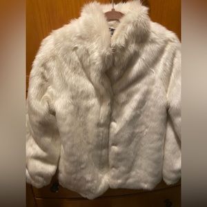 Forever 21 size Large cream white faux fur coat —great for Winter weddings! NWT